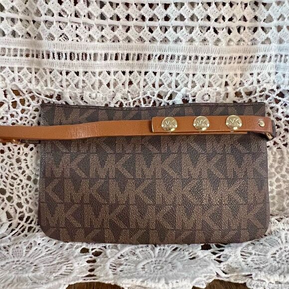 MICHAEL Michael Kors Belt Bag - Picture 4 of 9